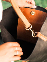Load image into Gallery viewer, Abera Crossbody Tote