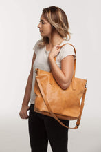 Load image into Gallery viewer, Alem Utility Bag

