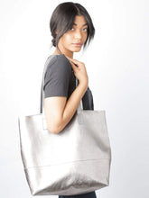 Load image into Gallery viewer, Mamuye Classic Tote
