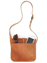 Load image into Gallery viewer, Tirhas Saddlebag
